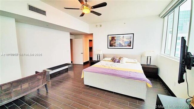 Building Photo - 253 NE 2nd St