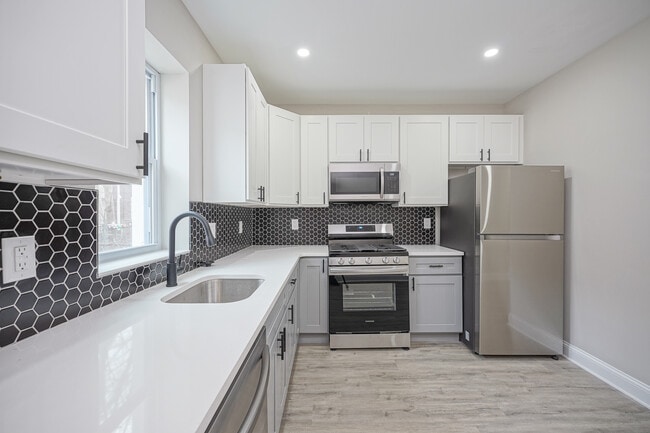 Building Photo - 1335 S Stanley St