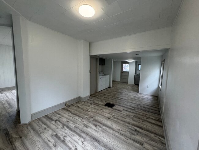 Kitchen/Dining Room View 5 - 218 Pleasant St