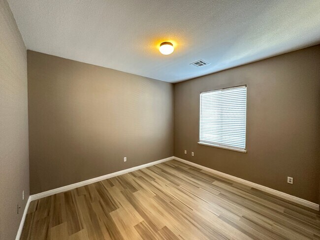 Building Photo - Mountains Edge-Pod 129