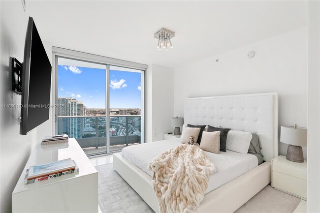 Building Photo - 200 Biscayne Blvd Way