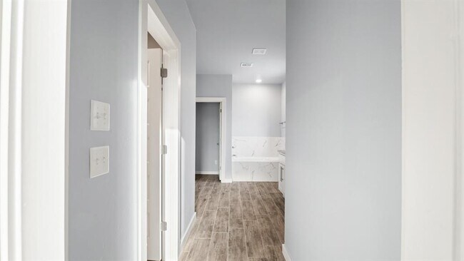 Building Photo - 214 Olde Ml Ct