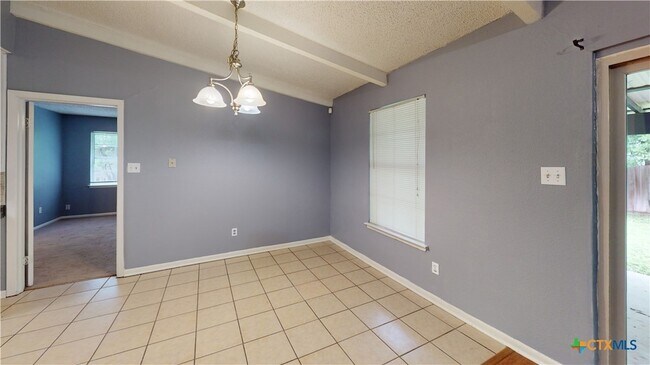 Building Photo - 1404 E Vardeman Ave