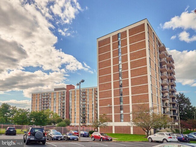 Building Photo - 6800 Fleetwood Rd