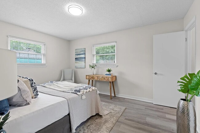 Building Photo - Charming 3BR Home on a Quiet Cul-de-Sac with Large Fenced Yard