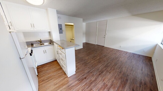 Interior Photo - Wilshire Regency Apts.