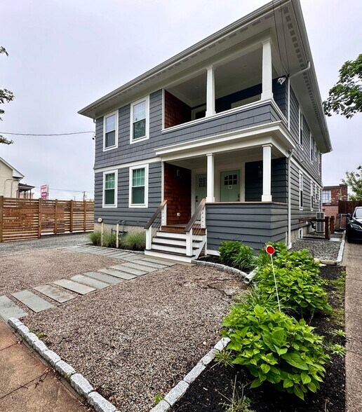 Building Photo - 10 Hillside Ave