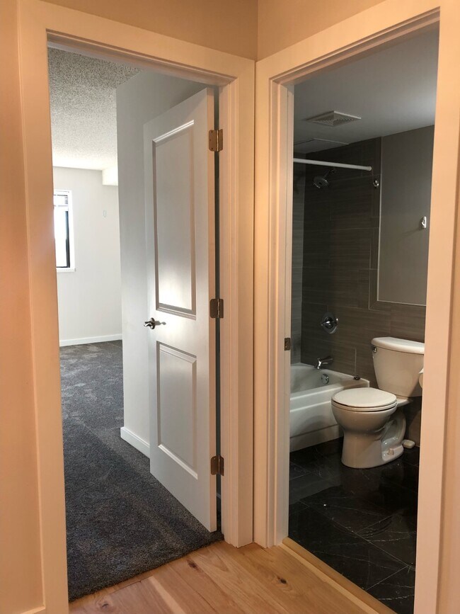 Building Photo - 78 10th St E