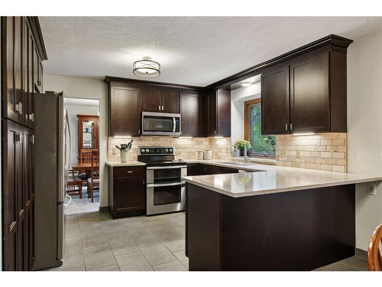 Building Photo - 9933 Balmoral Ln