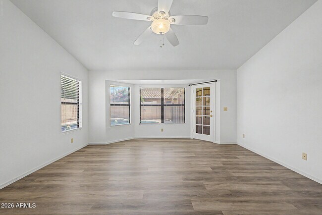 Building Photo - 3103 N Meadow Ln