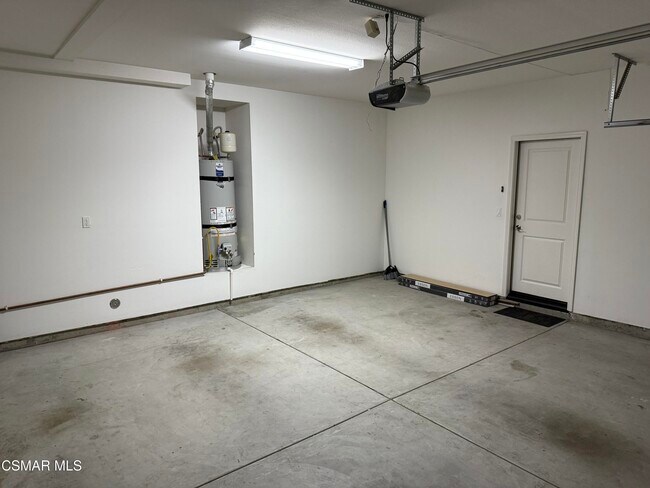 Building Photo - 600 Clearwater Creek Dr