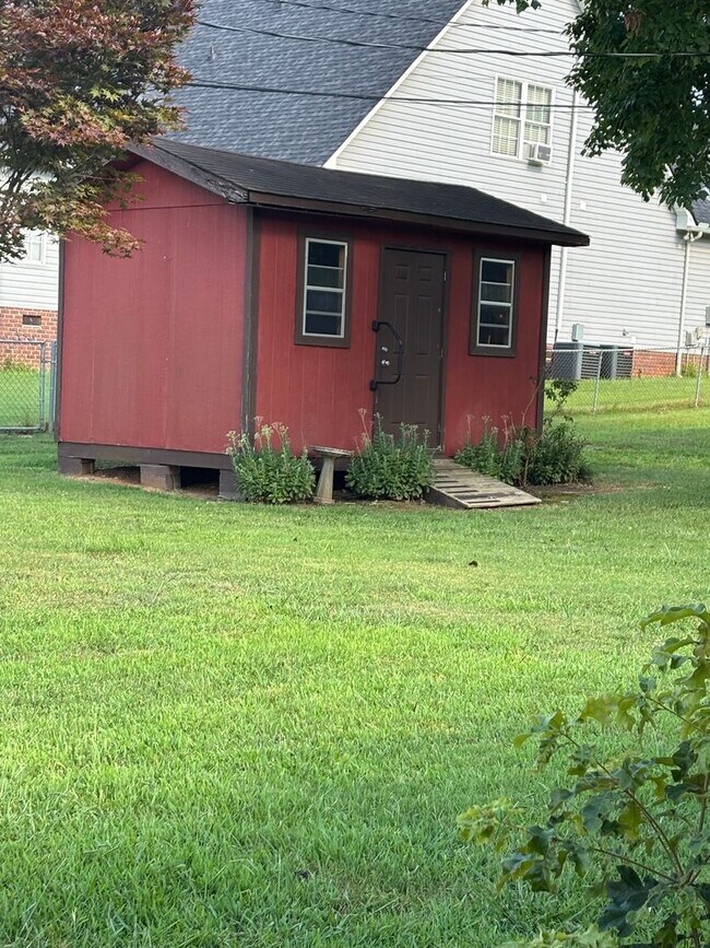 Building Photo - 2 Bedroom 1 Bath Convenient to I-85