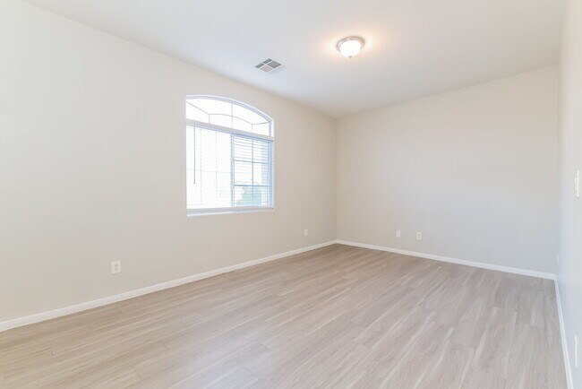 Building Photo - 5781 Magini Ave