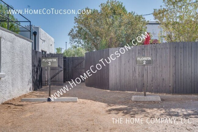 Building Photo - 940 E Florita St