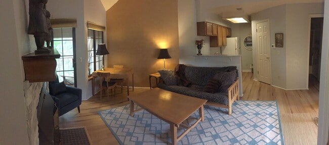 Building Photo - Top Floor FURNISHED 1 Bed/Office/Loft in P...