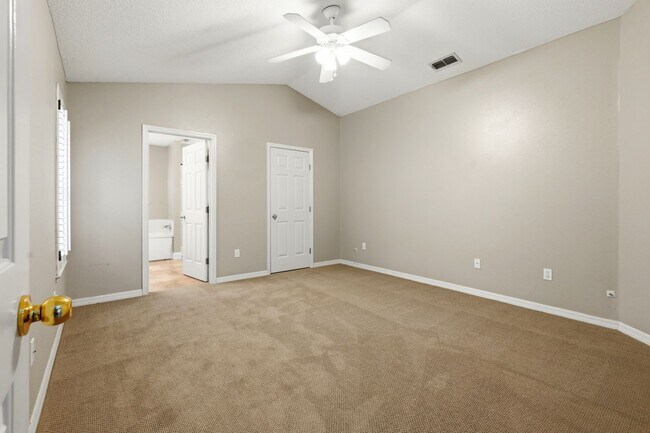 Building Photo - Upgraded 3 bedroom 2 bath home in Mentone