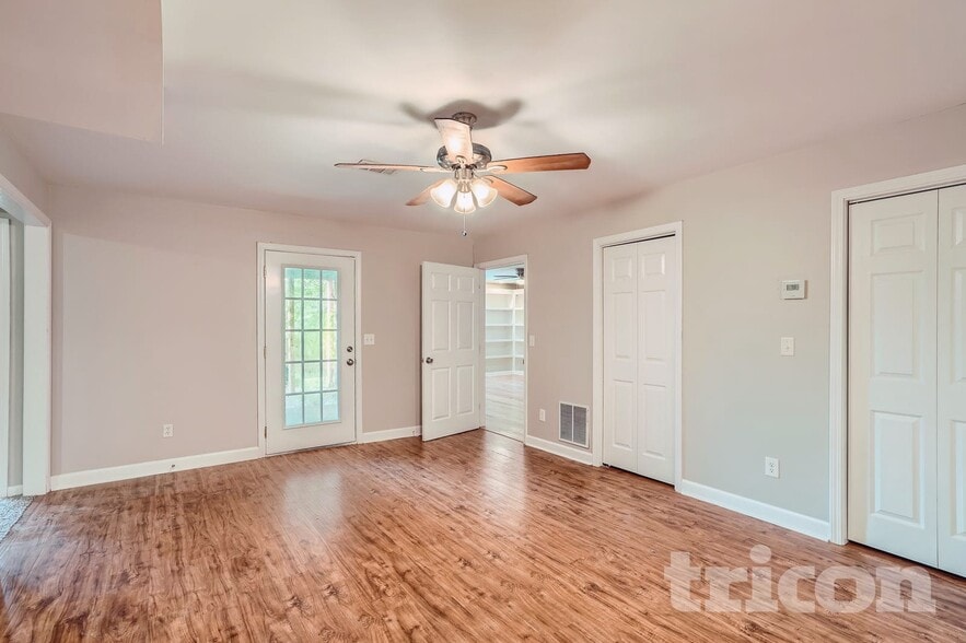 Building Photo - 326 Henderson Lake Dr SW