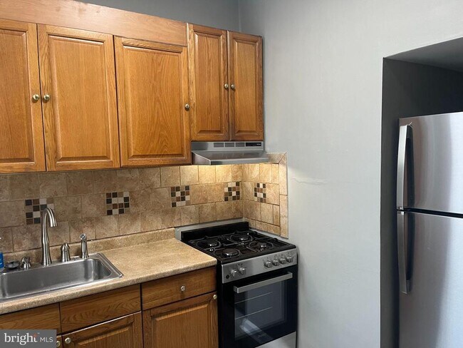 Building Photo - 2666 Bridge St