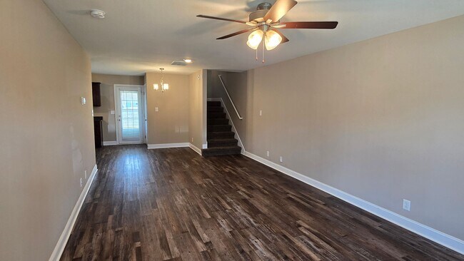 Building Photo - Beautiful 3 BDS 2 BA with fenced in yard