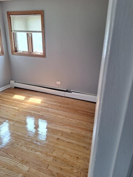 Building Photo - 14047 S Tracy Ave