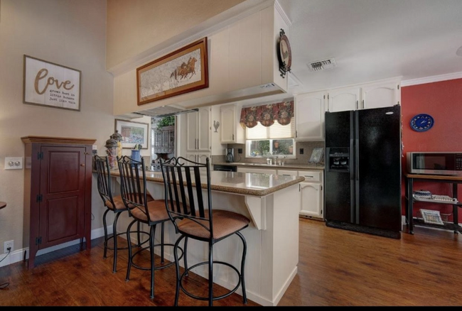 Building Photo - 504 Bridle Ct