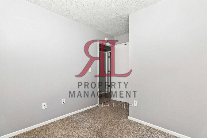 Building Photo - 900 Robmeyer Dr