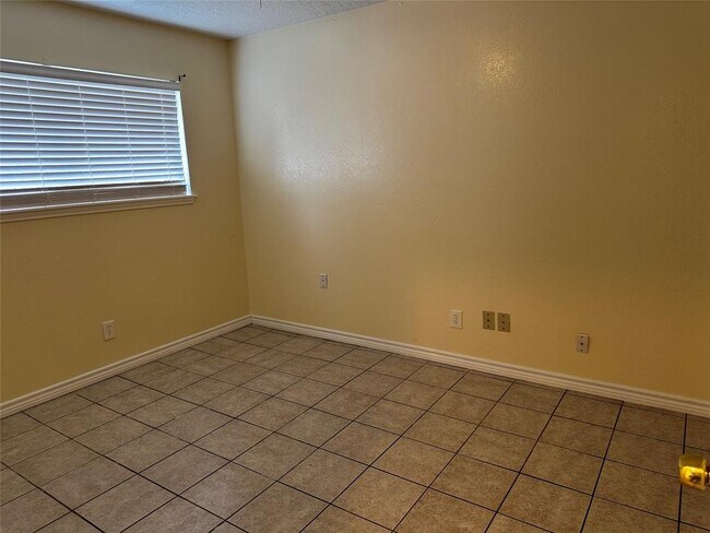Building Photo - 13015 Tregarnon Dr