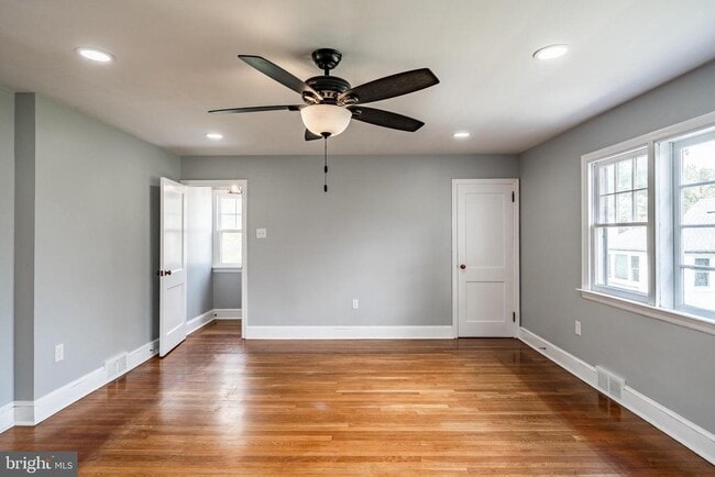 Building Photo - 38 Waverly Ave