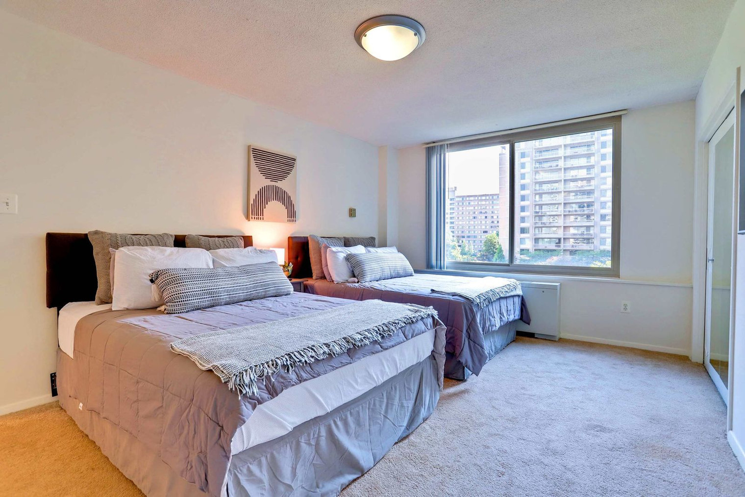 Building Photo - 1600 S Eads St