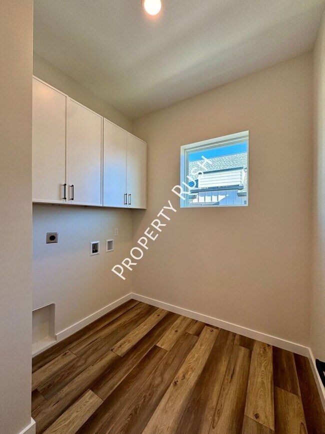 Building Photo - 1861 Zeta Way