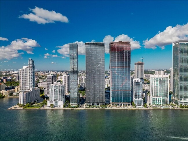 Building Photo - 700 NE 24th St