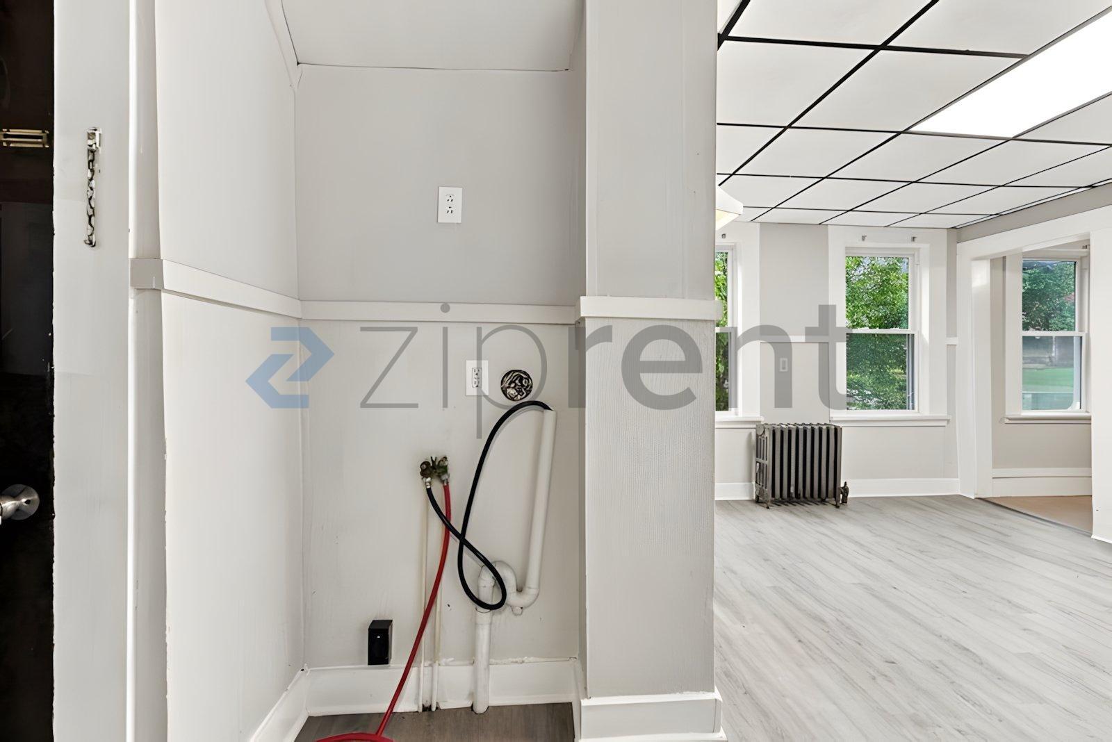 Building Photo - Unit