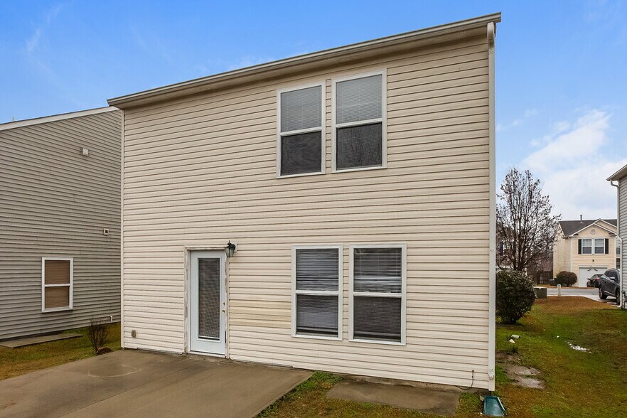 Building Photo - 834 Littleton Dr