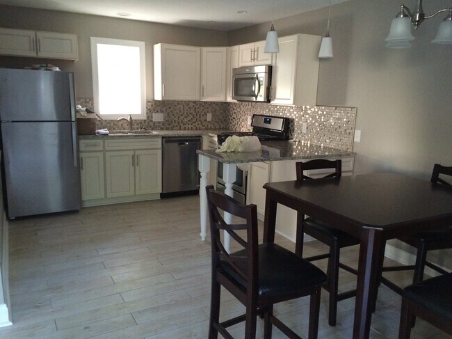 Unit B - 763 S Aurora St