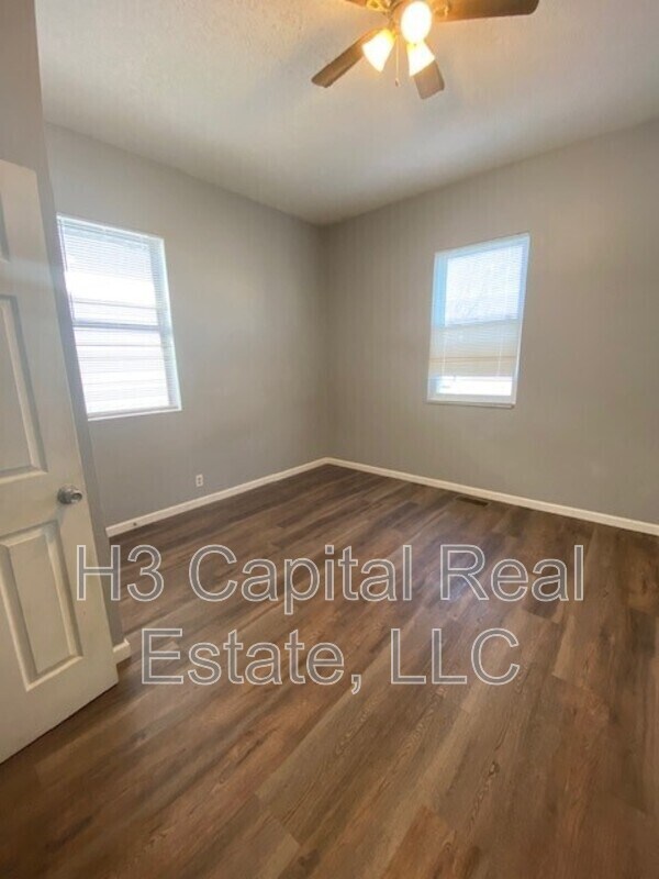 Building Photo - 117 S Main St