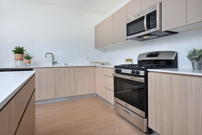 Building Photo - ~ 4 Bedroom 4 Bathroom Washer and Dryer in Unit Gated parking with EV Charging