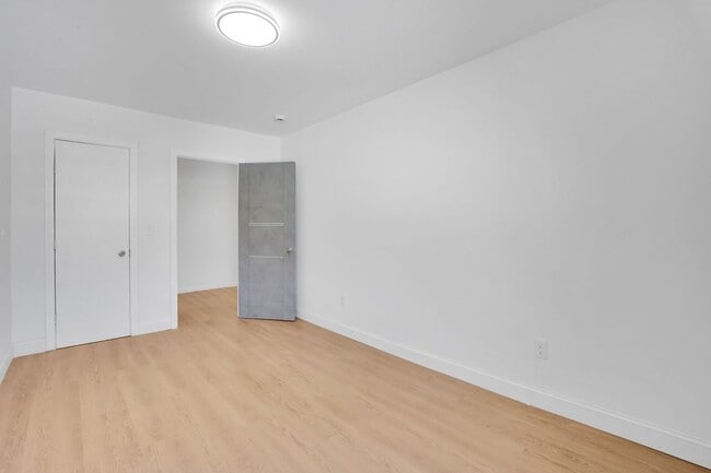 Building Photo - 296 Hancock St