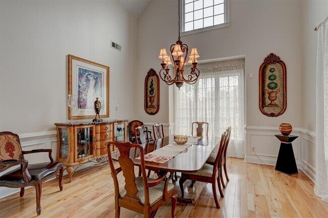 Building Photo - 5962 Spalding Park Pl