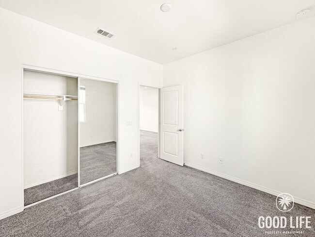 Building Photo - Beautiful 3B/3BA Townhome in Imperial Beach w/ 2-Car Garage & Community Pool!