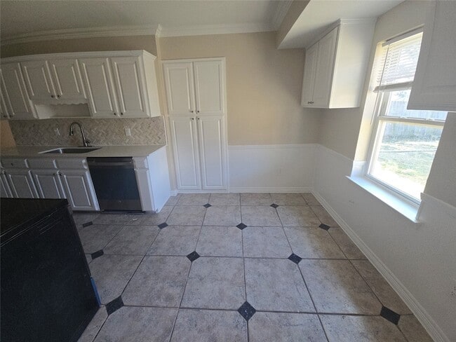 Building Photo - 2429 Salmon St