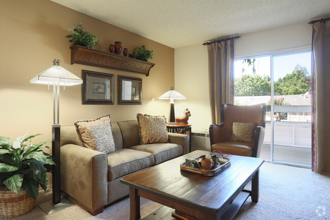 2BR,2BA-Winter - The Seasons Apartments