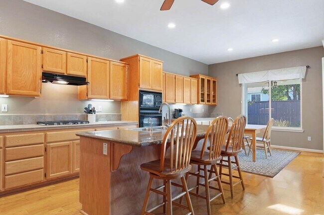 Building Photo - 3260 Mount Tamalpais Dr