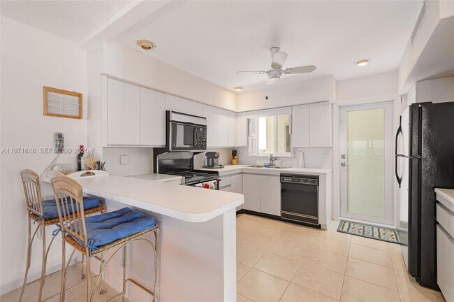 Building Photo - 2001 S Surf Rd