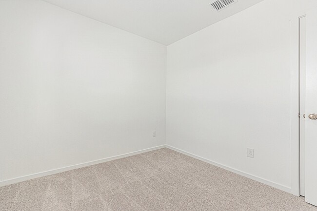 Building Photo - 911 Sandhill Crane Ln