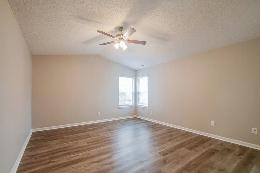 Building Photo - 15341 Ten Point Dr