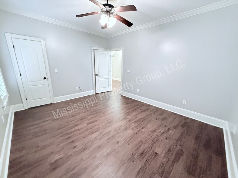 Building Photo - 120 Falls Grove