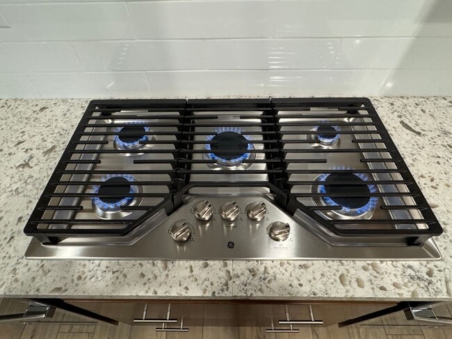 Building Photo - 3 YEARS NEW, BUILT BY LENNAR HOMES, 4 BED, 3 BATH, 2 CAR GARAGE