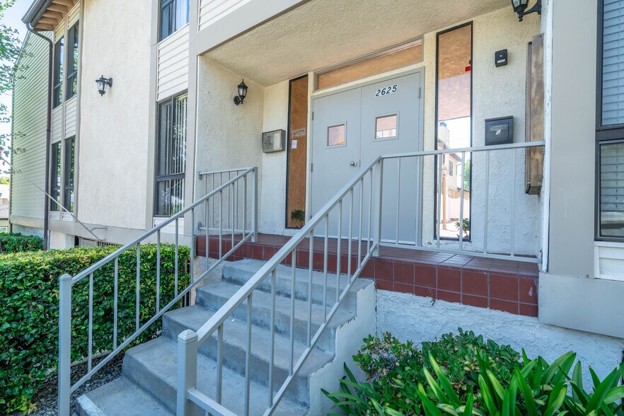 Building Photo - 2625 N Lincoln St