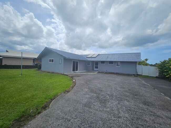 Building Photo - Beautiful 3 Bedroom Home in Komohana Gardens