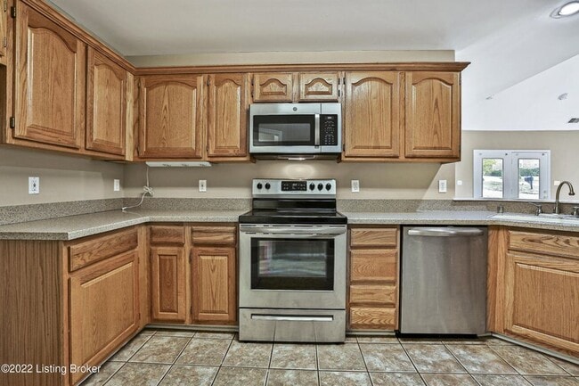 Building Photo - Super Nice Shelbyville Condo For Rent